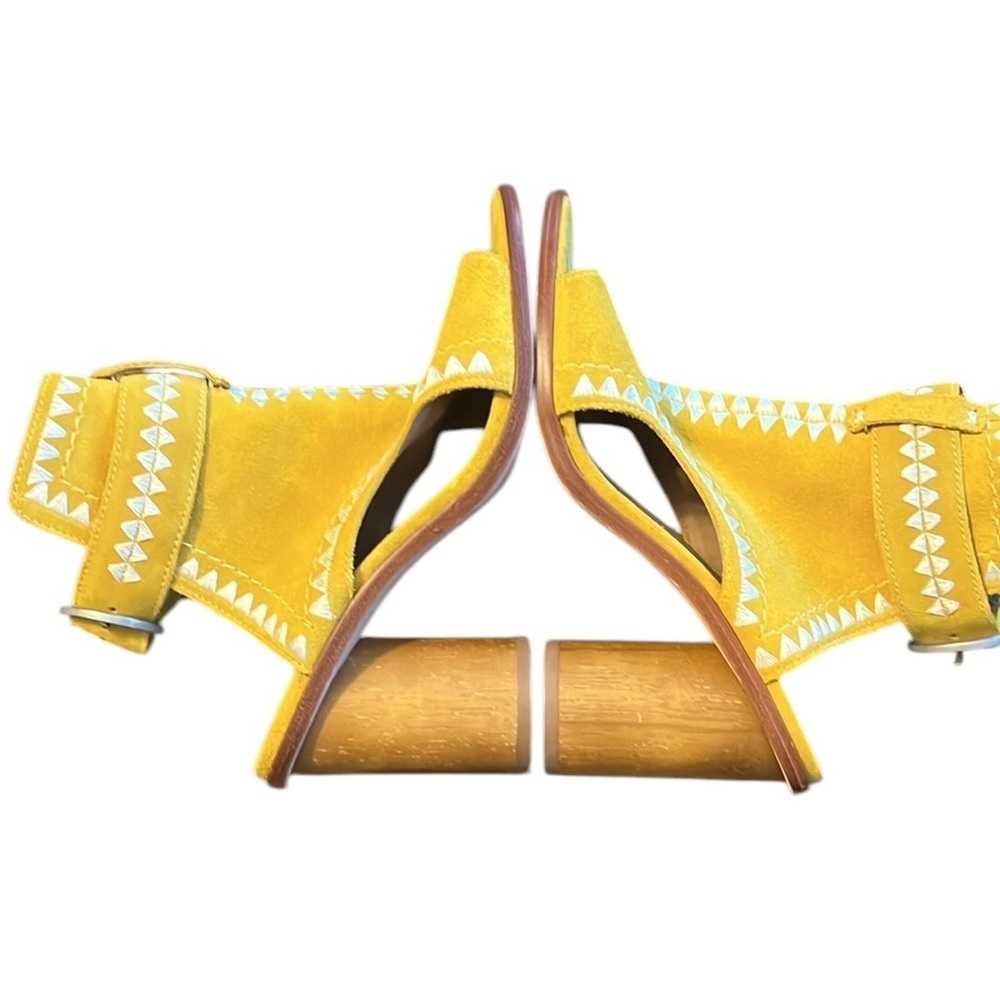 BERNARDO Mustard Split Suede Embroidered Block Heel Open Toe Sandal Size 6 - Picture 8 of 9